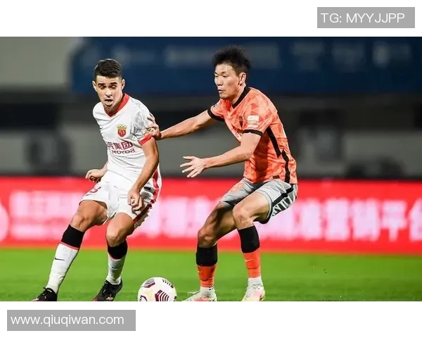 深圳与成都篮球队赛后复盘分析灵活性表现及战术调整探讨