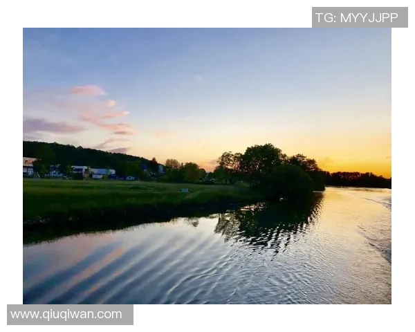 从上帝的视角看足球明星的辉煌与挑战之路