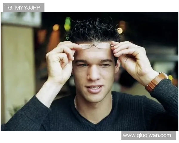 眼镜足球明星同款带你体验时尚与运动的完美结合